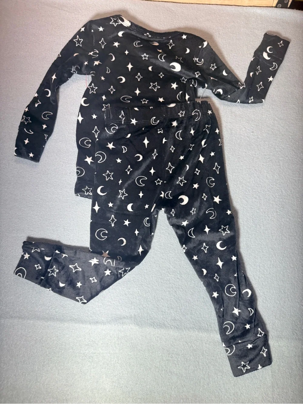 Cat & Jack Black Moon & Star Pajama Set with White Print size 2T #0082